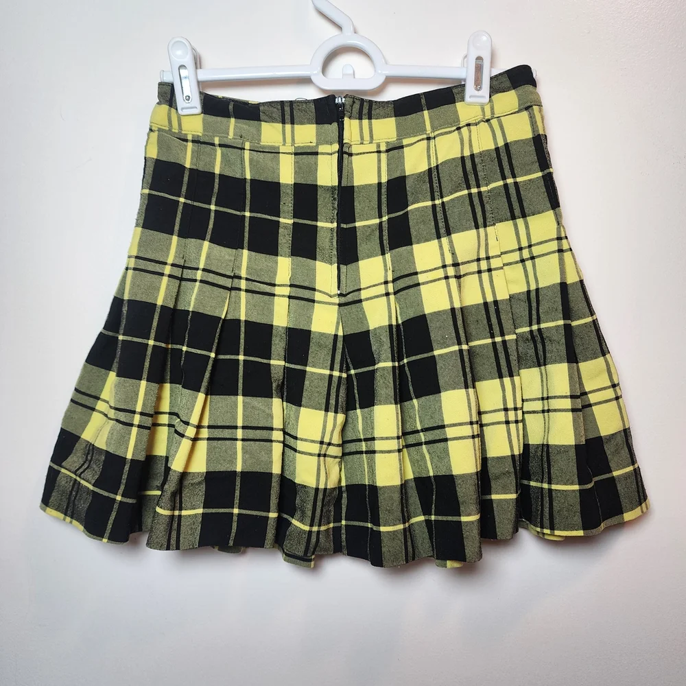 Love Tree Pleated Mini Skirt Womens Size Small Yellow/Black Plaid Schoolgirl